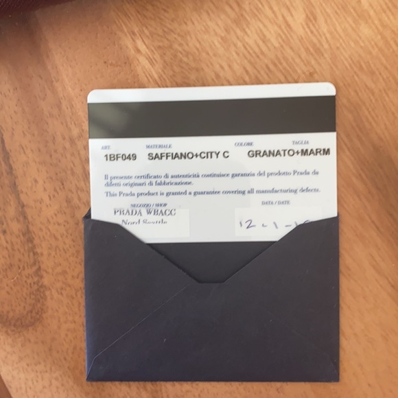 Prada clutch - Picture 6 of 6